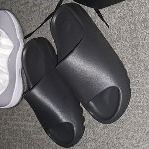 YEEZY SLIDE Black sandals designer streetware shoes
